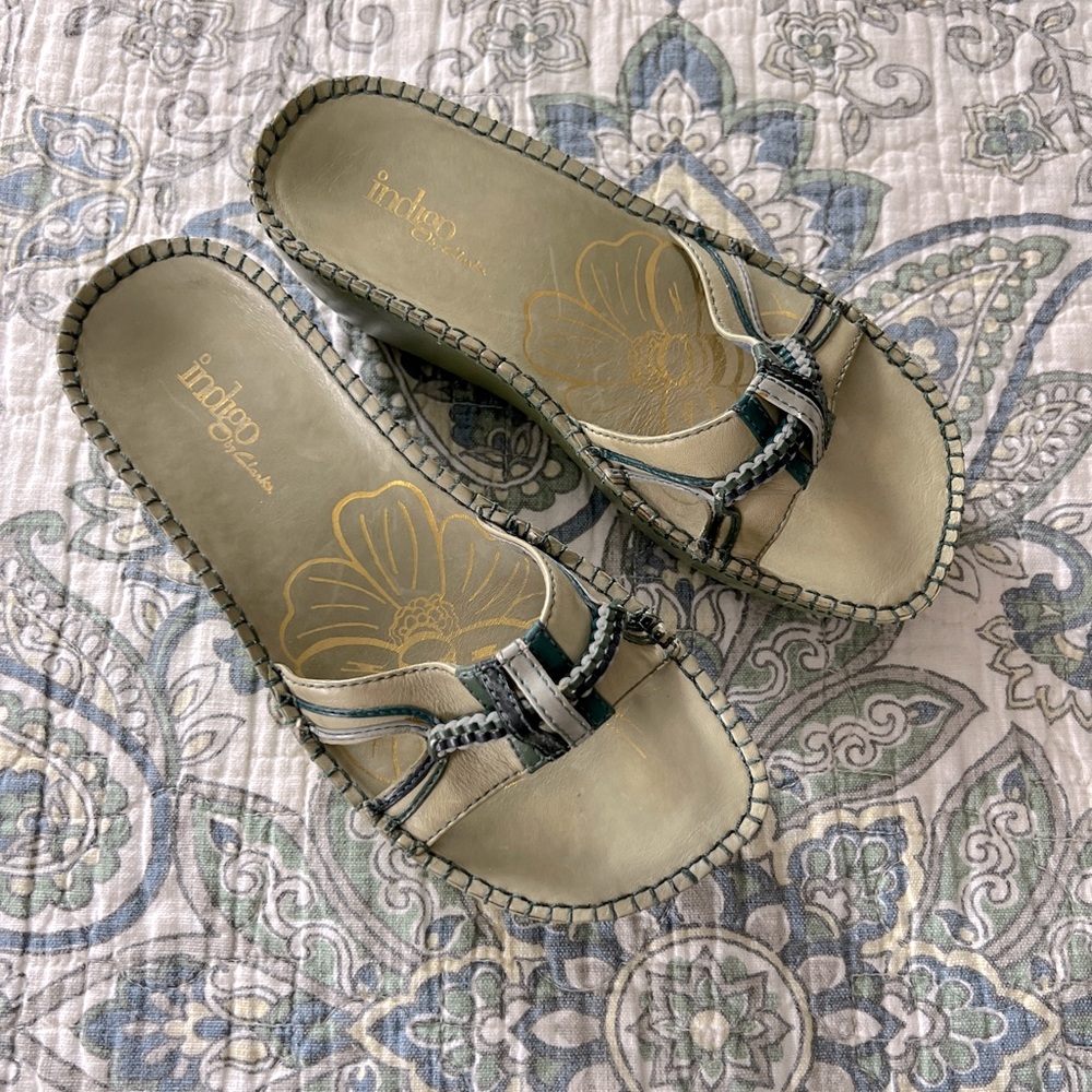 Indigo by Clarks platform sandal green size 6.
